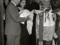 EL ENTONCES CARDENAL RONCALI Y POSTERIORMENTE PAPA JUAN XXIII EN PASAI DONIBANE DURANTE LA CELEBRACION DEL BAUTIZO DE LA SOBRINA DE MONSEÑOR LABOA, MARIA LUISITA. (Foto 8/25)