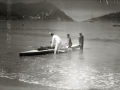 EL INFANTE DON JUAN PRACTICANDO CON UNA PIRAGUA EN EL BAHIA DE LA CONCHA. (Foto 2/3)