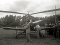 EL INGENIERO E INVENTOR DEL AUTOGIRO JUAN DE LA CIERVA CON UN APARATO MODELO C-12  EN EL CAMPO AVIACION  DE LASARTE. (Foto 1/1)