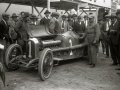 EL PILOTO DE AUTOMOVIL ALBERT GUYOT JUNTO AL BOLIDO "ROLLAND PILAIN" EN EL CIRCUITO DE LASARTE EN EL GRAN PREMIO DE SAN SEBASTIAN. (Foto 1/1)