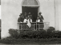 EL PRINCIPE DE ASTURIAS, DON ALFONSO, Y SU HERMANO, EL INFANTE DON JAIME, ACOMPAÑADOS DE SU ABUELA, LA REINA MARIA CRISTINA, EN EL HIPODROMO DE LASARTE. (Foto 2/2)