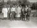 EL PUGIL PAULINO UZCUDUN JUNTO A UN GRUPO DE PERSONAS. (Foto 2/3)