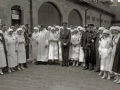 EL REY ALFONSO XIII JUNTO A UN GRUPO DE ENFERMERAS EN EL PALACIO DE MIRAMAR HABILITADO COMO HOSPITAL DURANTE LA GUERRA DE AFRICA. (Foto 1/2)