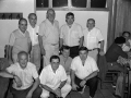 Grupo de personas durante los actos de entrega de placas a los fundadores de la Sociedad Pago-Uso