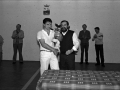 Entrega de un trofeo a un pelotari