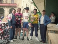 Acto de entrega de trofeos a varios ciclistas : entre los presentes el alcalde Angel Iturbe