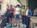 Acto de entrega de trofeos a varios ciclistas : entre los presentes el alcalde Angel Iturbe