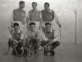 EQUIPO DE HOCKEY EN LA CANCHA DE UN FRONTON ANTES DE EMPEZAR UN PARTIDO. (Foto 2/3)