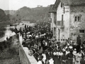 ESCENAS DE COMPETICION DE EMBARCACIONES Y CUCAÑA EN EL RIO URUMEA. (Foto 2/3)