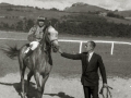 ESCENAS DE LAS CARRERAS DE CABALLOS EN EL HIPODROMO DE LASARTE. (Foto 5/27)