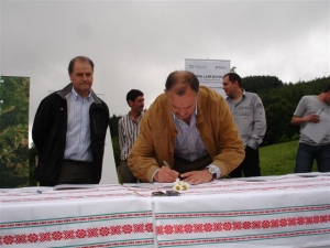 Firma de Rafa Uribarren.