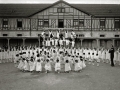 EXHIBICION DE GIMNASIA INFANTIL EN EL PATIO DEL ASILO REINA VICTORIA EN ZORROAGA. (Foto 5/5)
