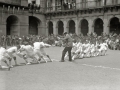 EXHIBICION GIMNASTICA Y DEPORTIVA DE UN GRUPO DE NIÑOS EN LA PLAZA DE LA CONSTITUCION. (Foto 2/6)
