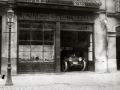 EXTERIOR DEL TALLER DE REPARACION DE AUTOMOVILES LARRARTE Y CASO. (Foto 1/1)