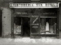 FACHADA DE LA TINTORERIA SIN RIVAL SITUADA EN LA CALLE SAN MARTIN Nº 36 Y CALLE IDIAQUEZ Nº 7. (Foto 1/2)