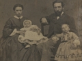 Familia baten estudio-argazkia