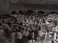 Congregación de personas en la Basílica de Arantzazu, con motivo de la celebración de la festividad de la virgen patrona de Gipuzkoa