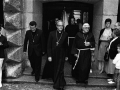 El obispo Jose Maria Setien saliendo de la Basílica de Nuestra Señora de Arantzazu junto con otros clérigos