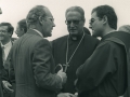 El lehendakari Jose Antonio Ardanza y el obispo Jose Maria Setien conversando junto con otro clérigo el día de Nuestra Señora de Arantzazu