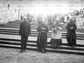 Autoridades religiosas accediendo al templo para oficiar la homilía del día de la Virgen de Arantzazu