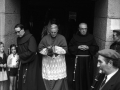 Autoridades religiosas saliendo del Santuario del día de la Virgen de Arantzazu