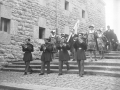 Autoridades entrando al Santuario de Arantzazu