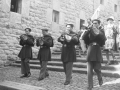 Trompetistas entrando al Santuario de Arantzazu