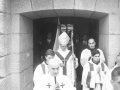 Obispo a su salida del Santuario de Arantzazu