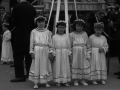 Niñas vestidas de ángeles durante la procesión del Corpus