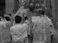 La custodia delante del altar de la plaza de los Fueros durante la procesión del Corpus
