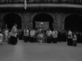 El arcángel San Miguel bailando en la plaza de los Fueros durante la procesión del Corpus