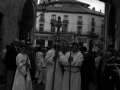 Cruz procesional y ciriales durante la procesión del Corpus