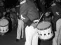 Hombre tocando en la tamborrada