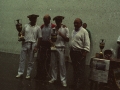 Entrega de trofeos a los jugadores de los partidos de pelota vasca. Entre los pelotaris, Eli Galdos