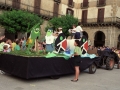 Carroza con niños durante la celebración del Día del Niño, en la plaza de los Fueros