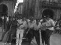 Cuadrilla de jóvenes en la plaza de los Fueros