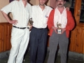 Jugadores del campeonato de mus de Olakua con sus trofeos