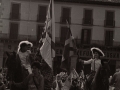 Estandartes de la tamborrada infantil en la plaza de los Fueros
