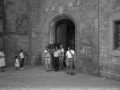 Cortejo fúnebre de Aramendi saliendo de la iglesia de San Miguel