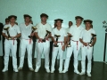 Grupo de pelotaris con sus trofeos en las finales de interpueblos de pelota vasca