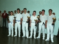Grupo de pelotaris con sus trofeos en las finales de interpueblos de pelota vasca