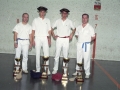 Pelotaris de las finales de pelota con sus trofeos