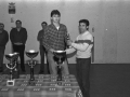 Entrega de un trofeo a un pelotari