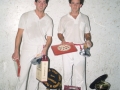 Jugadores del VII Campeonato de pelota San Miguel con sus premios y trofeos