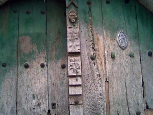 asiain herriko ate baten xehetasuna