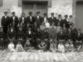 FOTOGRAFIAS DE GRUPO EN EL EXTERIOR DE UN EDIFICIO. (Foto 4/5)