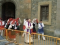 Cura y dantzaris durante los actos del funeral de Alberto Aramburu, conocido como Pistolo
