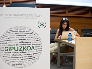 Edurne Pasaban hitzaldia prestatzen