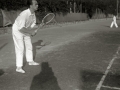 GENTE JUGANDO AL TENIS EN LAS ANTIGUAS PISTAS DE SAN SEBASTIAN. (Foto 2/7)