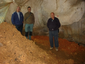 Descubridores de las pinturas de la cueva de Astigarraga.